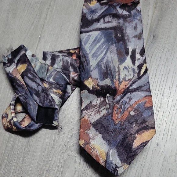 Abstract Patterned Tie - Picture 4 of 6